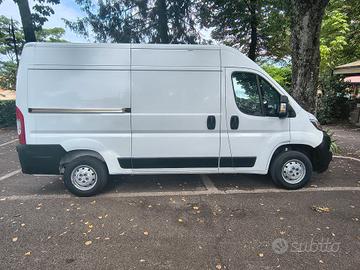 Peugeot Boxer 328 2.2 BlueHDi 120 S&S PC-TN Furgon