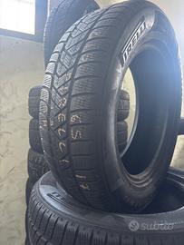 Gomme seminuove 215 65 17 Pirelli Inverali