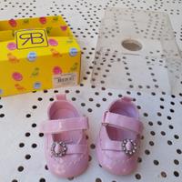 Scarpe neonata nuove