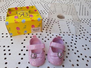 Scarpe neonata nuove