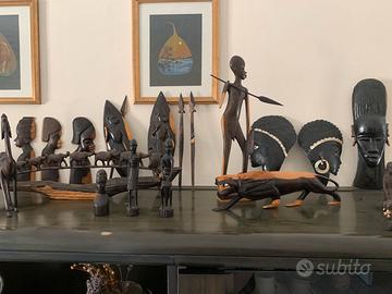 Statuette e oggetti scolpiti in legno di ebano