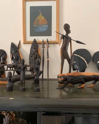 Statuette e oggetti scolpiti in legno di ebano