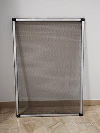 Zanzariere estensibili per finestre