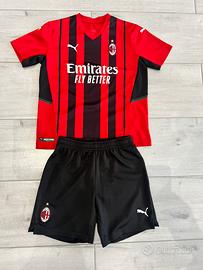 Completo ufficiale Milan taglia 11/12 anni
