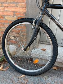 Mountain bike nera