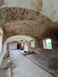 Cascina in centro da ristrutturare