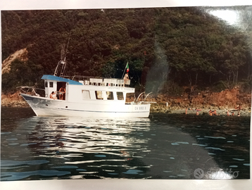 Barca a motore con gommone