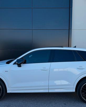 Audi Q2 S-Line Edition Identity Black