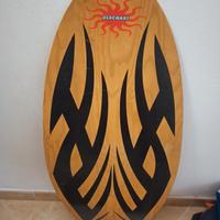 Tavola per surfare sul bagnasciuga