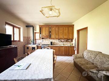 Appartamento di 210 m² con più di 5 locali e box a