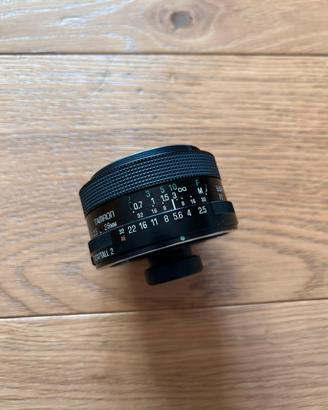 Tamron 28mm f/2.5 Adaptall-2 con custodia