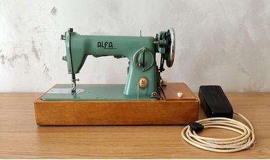 Macchina da cucire vintage ALFA Modello 50 - Funzi