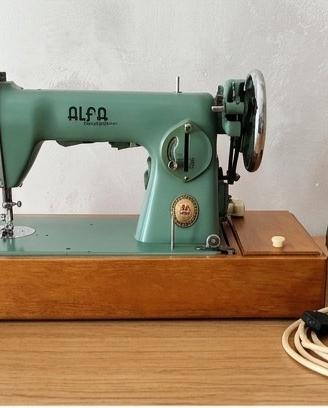 Macchina da cucire vintage ALFA Modello 50 - Funzi