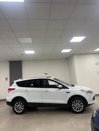 Ford Kuga 2.0 TDCI 150 CV S&S 4WD Powershift Titan