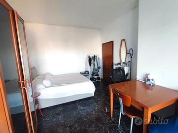 Spaziosa stanza matrimoniale