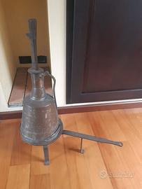 Antica pentola in rame con bracere