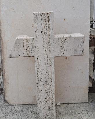 croce in travertino con ferro dietro x muro 