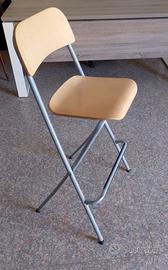 Sedia  pieghevole in legno e metallo – salvaspazio