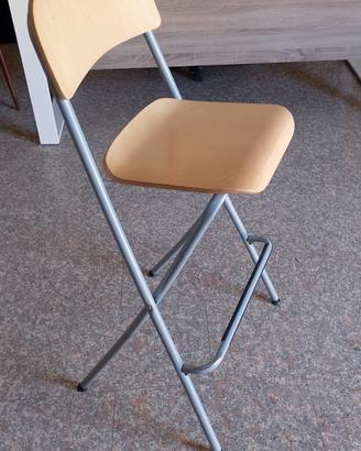 Sedia  pieghevole in legno e metallo – salvaspazio