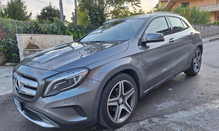 MERCEDES GLA 200D SPORT con solo 92 mila Km
