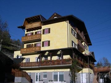 Attività / Licenza di 1300 m² con più di 5 locali 
