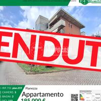 CINQUE LOCALI DISPOSTO SU UN UNICO LIVELLO CON BOX