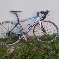 bici da corsa vicini in carbonio
