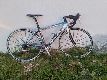 bici da corsa vicini in carbonio