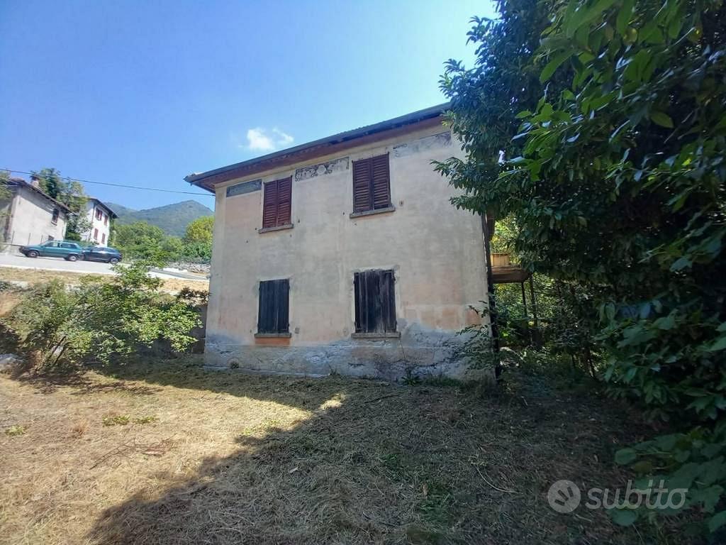 Rustico / Casale di 347 m² con più di 5 locali a V - Vista 3