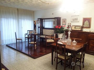 Antiquariato arte povera siciliana salotto