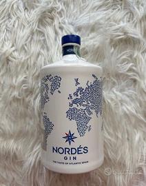 Bottiglia vuota Nordes gin