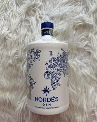 Bottiglia vuota Nordes gin