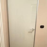 Porta Rimadesio in vetro e alluminio