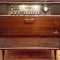Radio Stereo Grundig  Nuke Boxe + vinili in foto