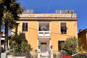VILLA SINGOLA A CARRARA