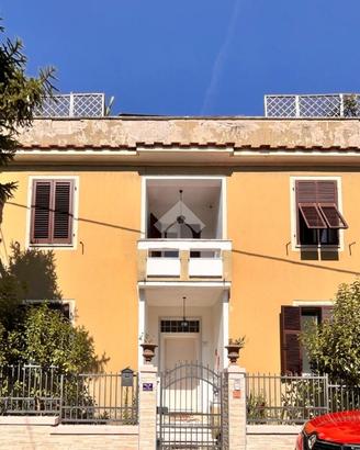 VILLA SINGOLA A CARRARA