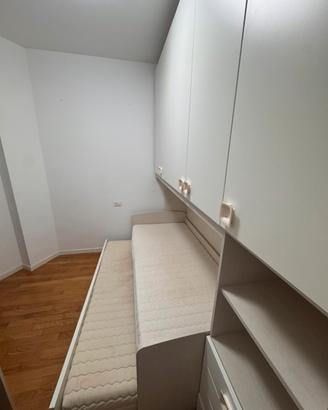 Cameretta bambini con armadio + scrivania