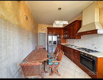 Cucina completa con elettrodomestici