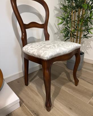 Sedia classica in legno con seduta imbottita