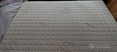 materasso matrimoniale + doghe 