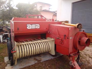 Pressa raccoglitrice - macchina agricola 