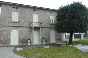 Casa indipendente di 330 m² con più di 5 locali e 
