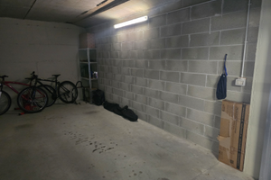 Box auto e posto auto privato esterno