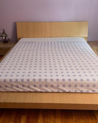 Struttura letto matrimoniale con comodini e rete