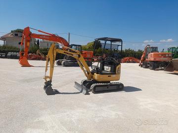 Komatsu PC16R-3HS