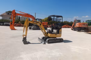 Komatsu PC16R-3HS