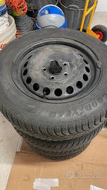 4 gomme con cerchi 195/65 r15 invernali good year