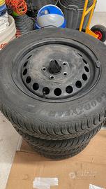 4 gomme con cerchi 195/65 r15 invernali good year
