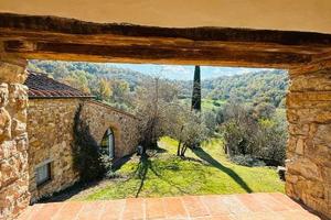 Rustico / Casale di 420 m² con più di 5 locali a L