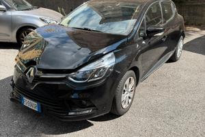 Clio anno 2018 incidentata